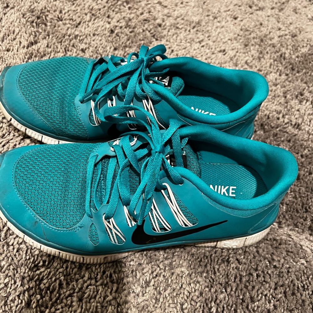 In USED good condition, Nikke Free Run, women’s size 8